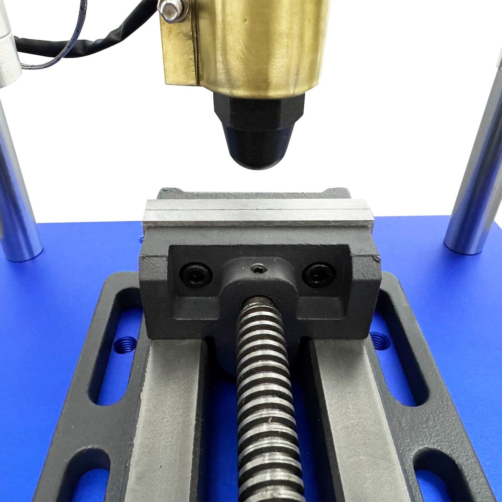 110V 1KW Desktop Pneumatic Vertical Plastic Injection Molding Machine 0-15g