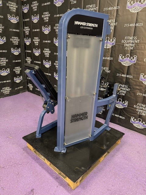 Hammer Strength Select Leg Extension w / 305 Lb Stack
