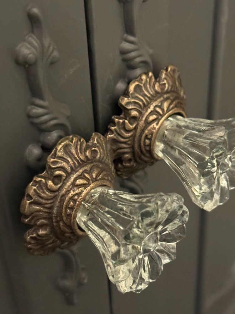 Vintage-Brass Metal Flower Crystal Clear Solid Glass bronzed Knob Handle pulls