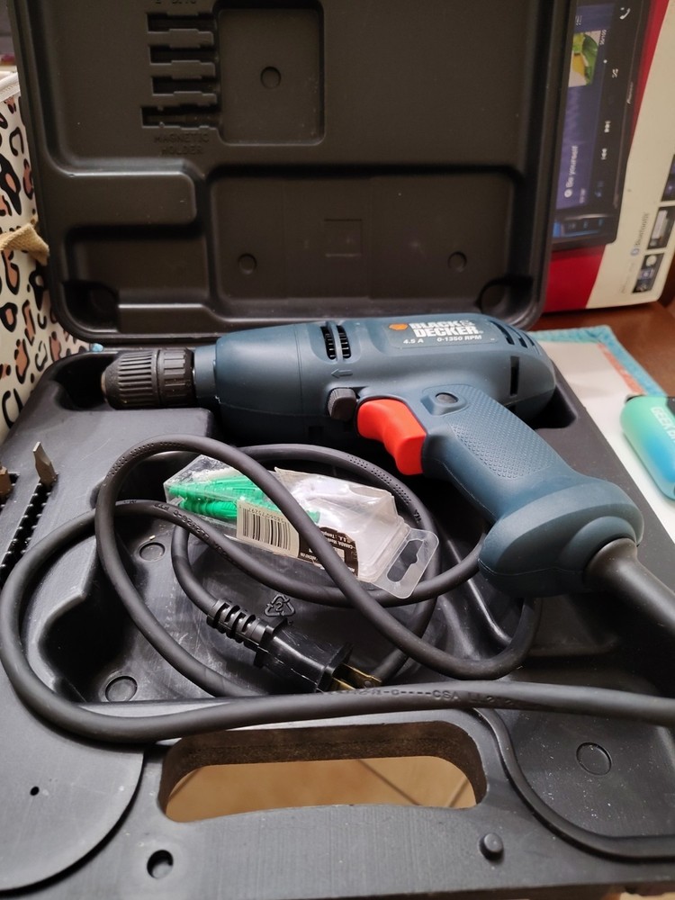 BLACK AND DECKER  CORDED POWER DRILL PRE-OWNED MODEL DR200 Type 1