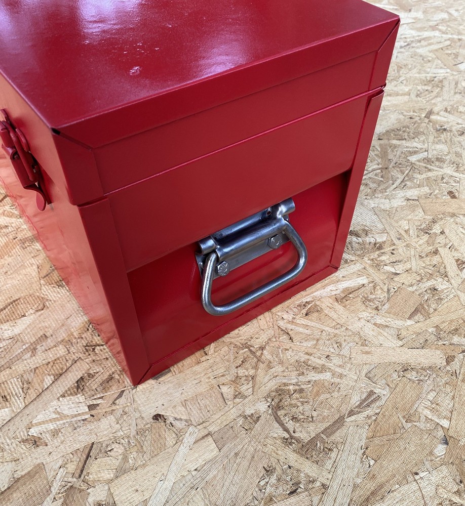 SNAP-ON TOOLS VINTAGE RED METAL CARRY TOOLBOX. Read description.