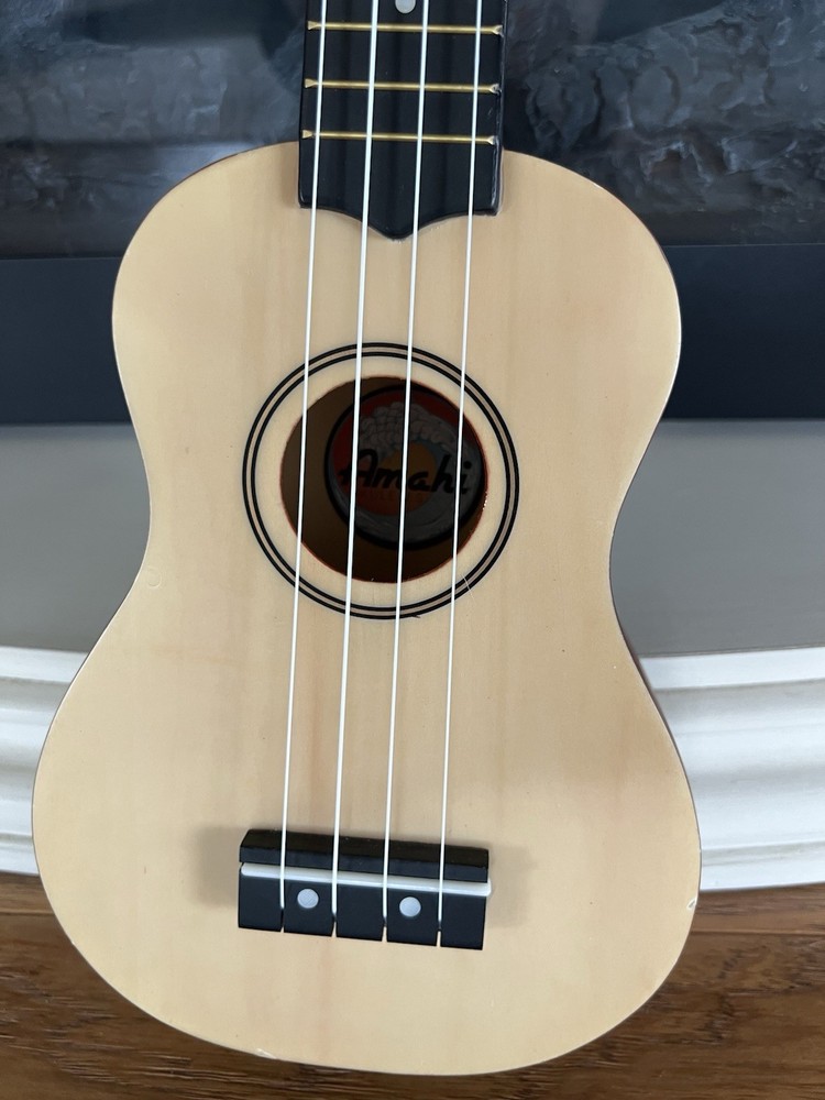 Amahi 21 inch Ukulele Read