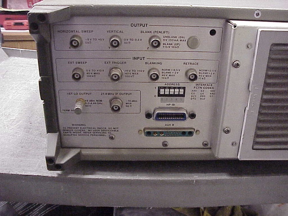 HP 8569A SPECTRUM ANALYZER .01 to 2 GHz input 25 dB low