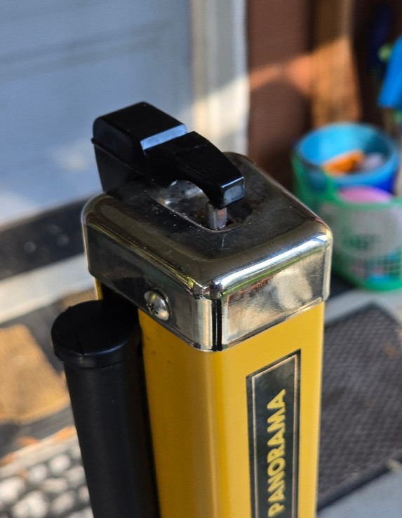 Knox Panorama Portable Standing Retractable Projector Screen 40"x36"