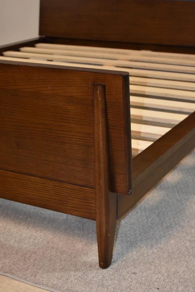 Modern Queen Size Bed By Casana