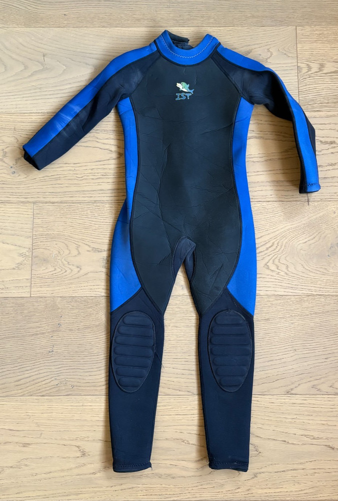IST Surf Full Wetsuit Junior Size 10 Back Zip