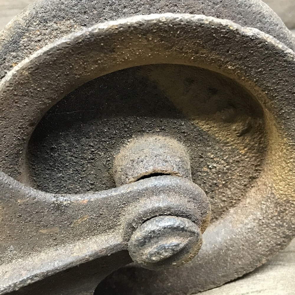 Vintage Old 5” Barn Pulley