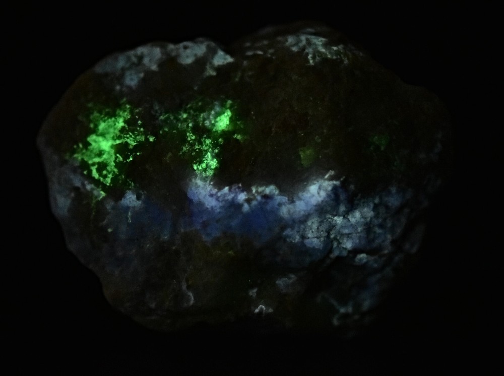 Fluorescent Phosphorescent Color Change Hackmanite Specimen 73 Gram