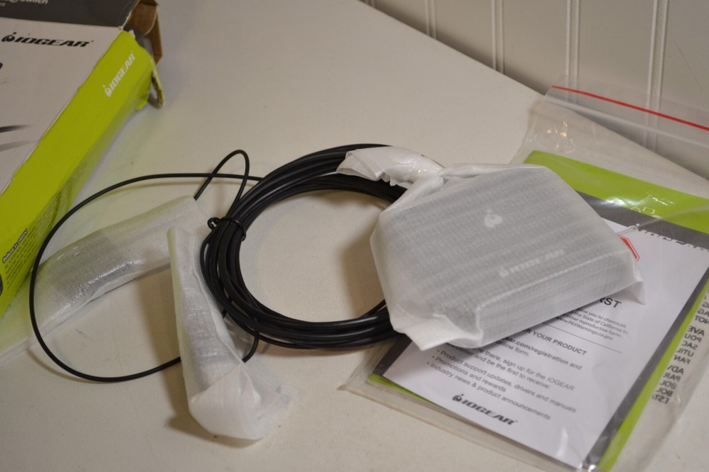 IOGEAR GUS402 2x4 USB 2.0 Peripheral Sharing Switch