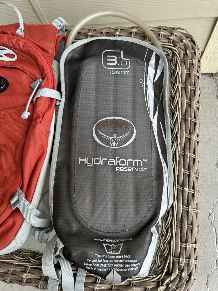 OSPREY "Verve 10" Hydration Pack ***BLADDER INCLUDED** Red