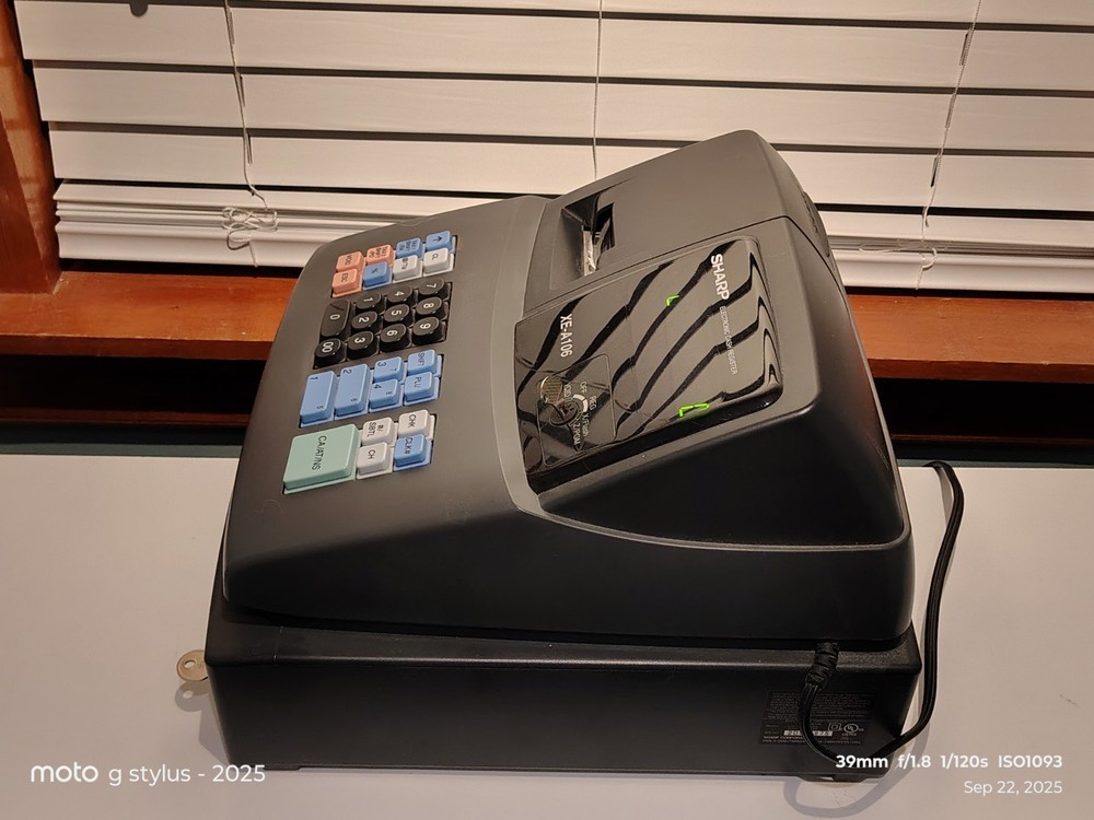 Sharp XE-A106 Electronic Cash Register with keys - Tested, AS-IS