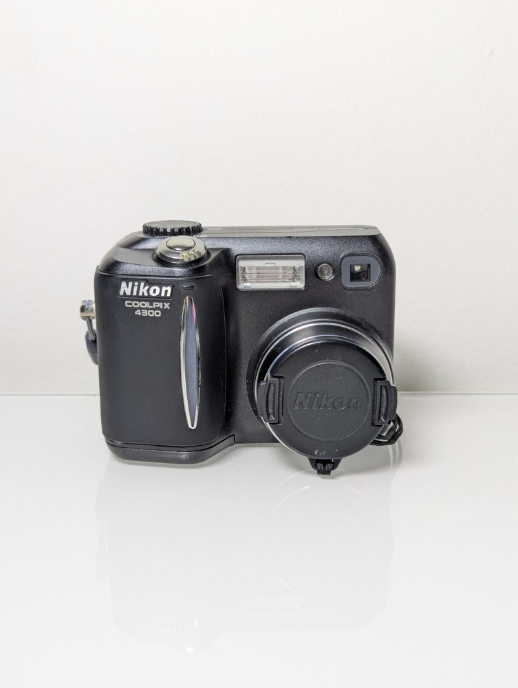 Nikon Coolpix 4300 4.0MP Digital Camera (Tested Working)