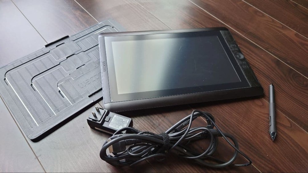 Wacom Cintiq 13HD Pen Display Graphics Tablet with Stand Pen Cable