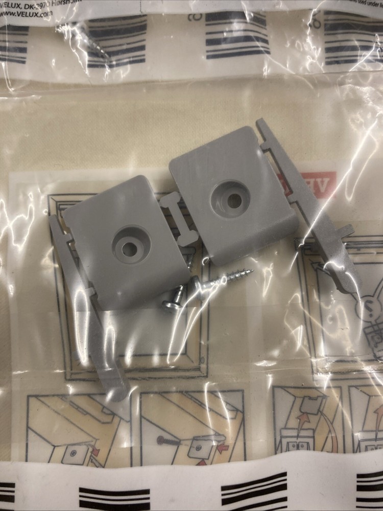 Genuine VELUX Blind Mounting Brackets (Code - ZOZ 230)