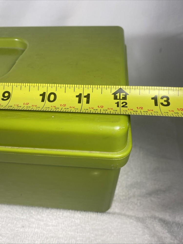 Mixed Sewing Items Including Green Plastic Sewing Box (See Pictures)