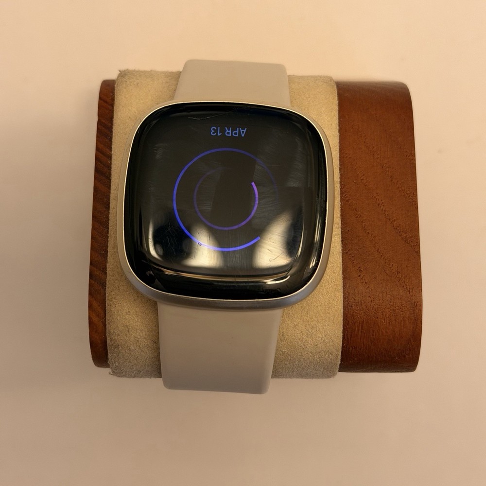 Fitbit Versa 3, Gold Case, Charger Included, Tested