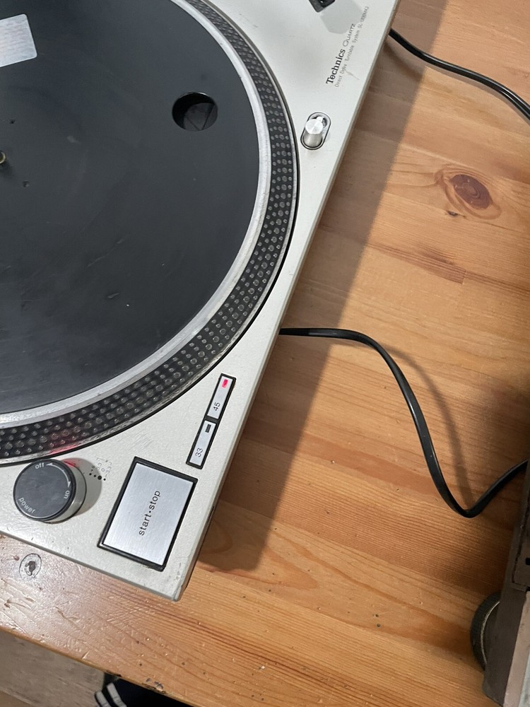 2-Technics SL-1200MK2 DJ Turntables - Silver