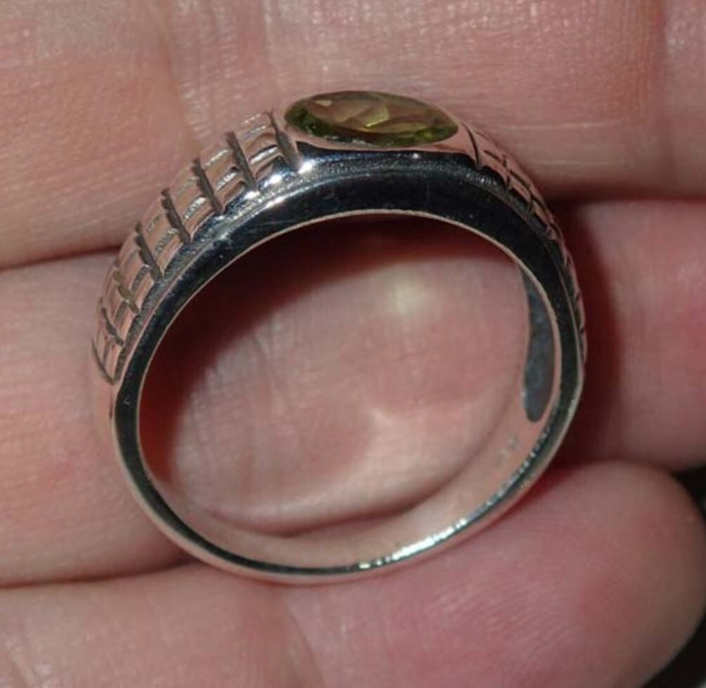 Cut Peridot RIng in Sterling SIlver sz 10.25