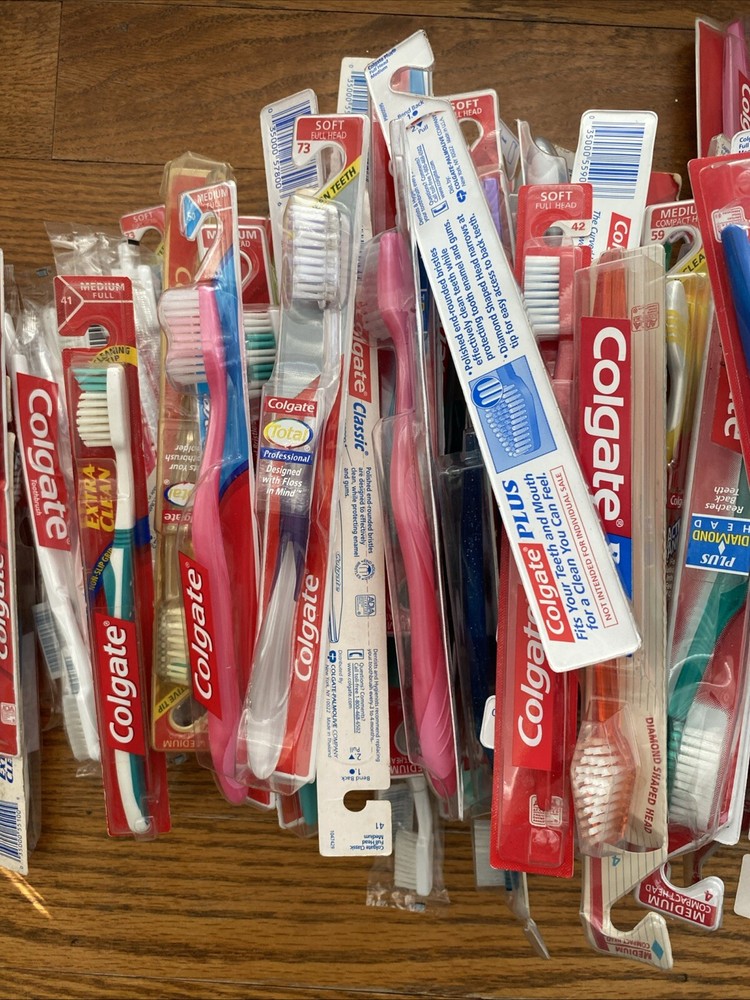 12 Pack Colgate Assorted Toothbrush’s