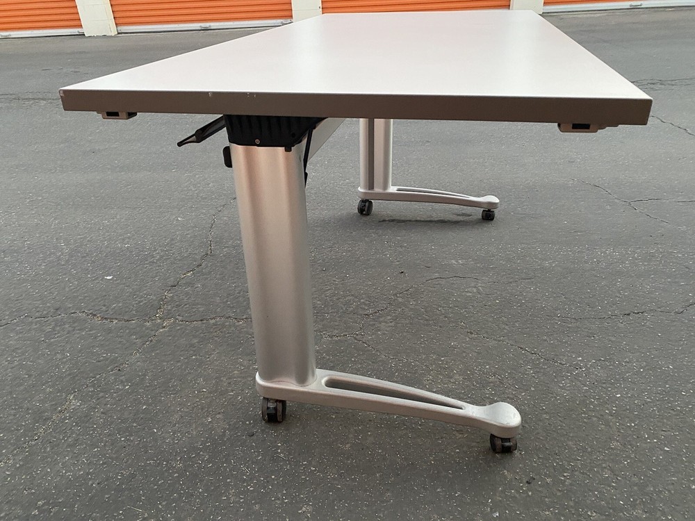 Vintage Knolll Flip Top Executive Desk Computer Training Table