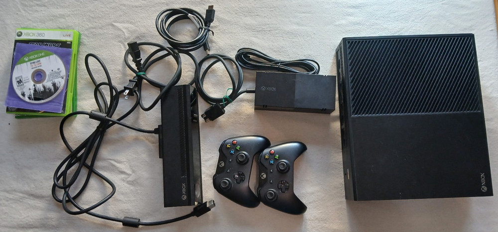 XBox One Console Model 1540 Bundle w/2 Controllers/Kinect Motion Sensor/4 games