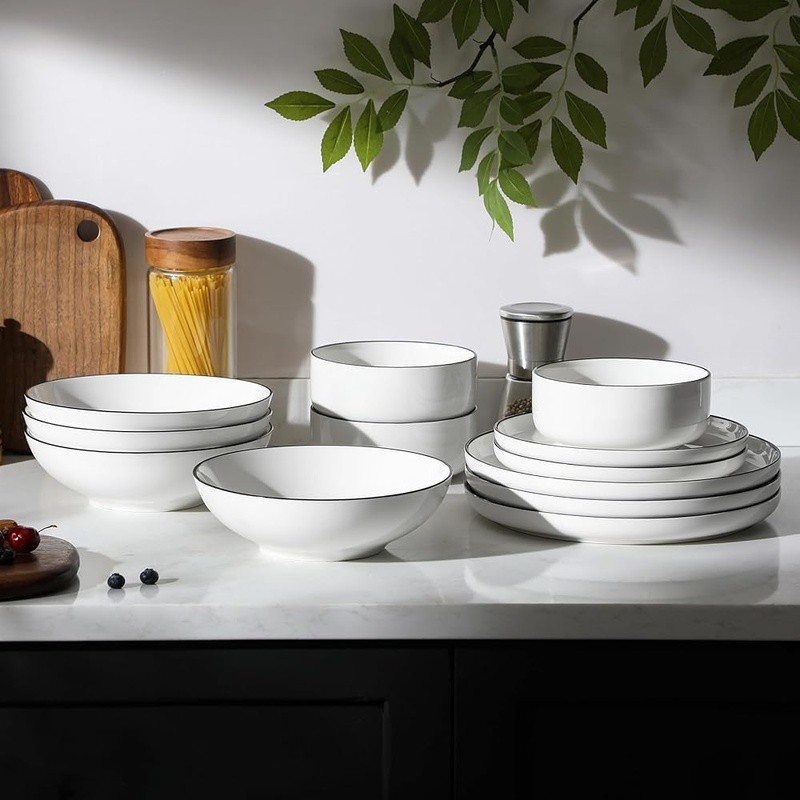 24 Pieces Porcelain Dinnerware Set Scratch Resistant Easy Clean Dishwasher Safe