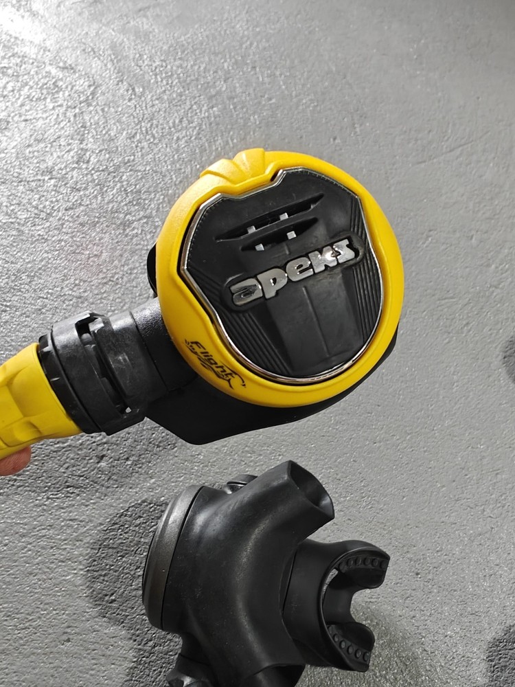 Apeks Flight Scuba Diving Octopus Regulator Rig