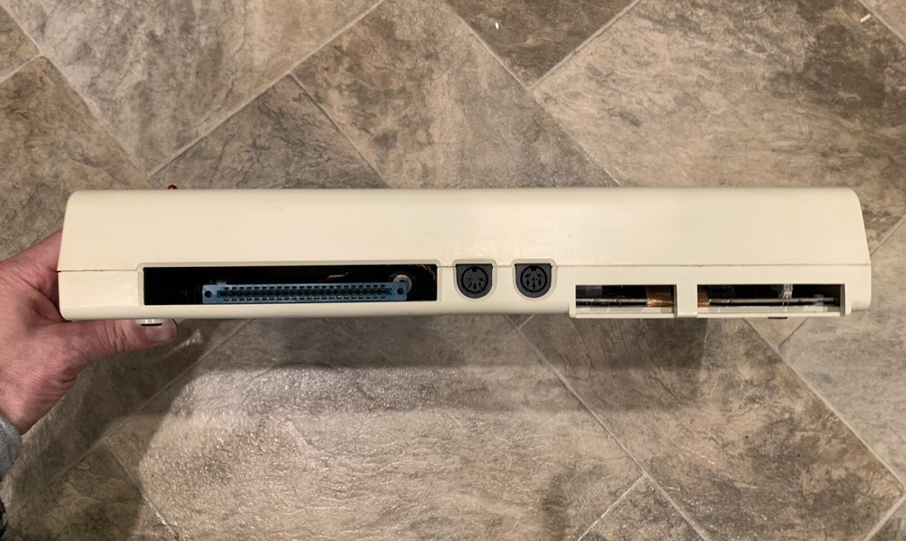 Commodore Vic 20 (Powers On , But Not Tested)