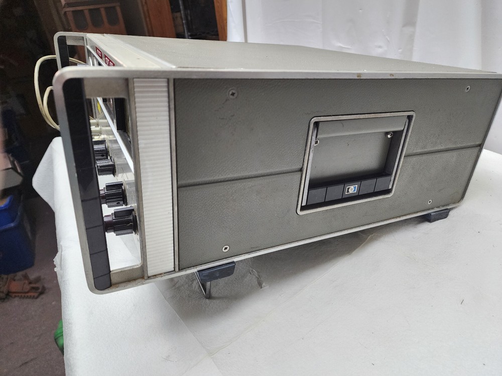 Hewlett Packard 8405A Vector Voltmeter w/ 2 Probes