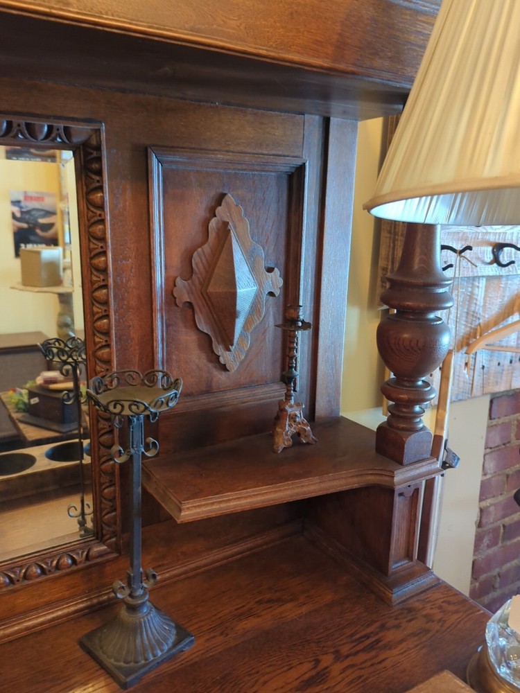 Sideboard Buffet Vintage With Mirror. Very Nice.