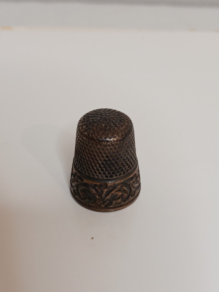 Vintage Thimble Size 9 Silver Engraved Pattern w/ Gold Band Marked 14K
