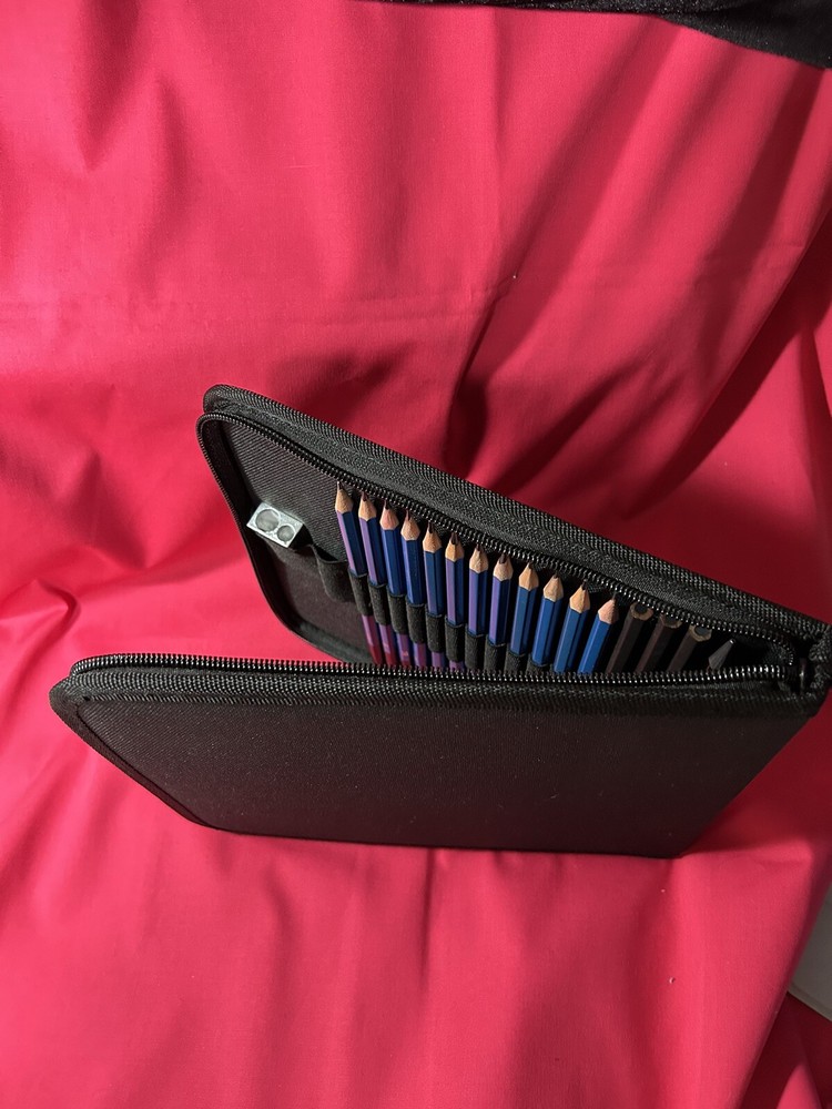Brand New 30 Piece Drawing Set Including Case