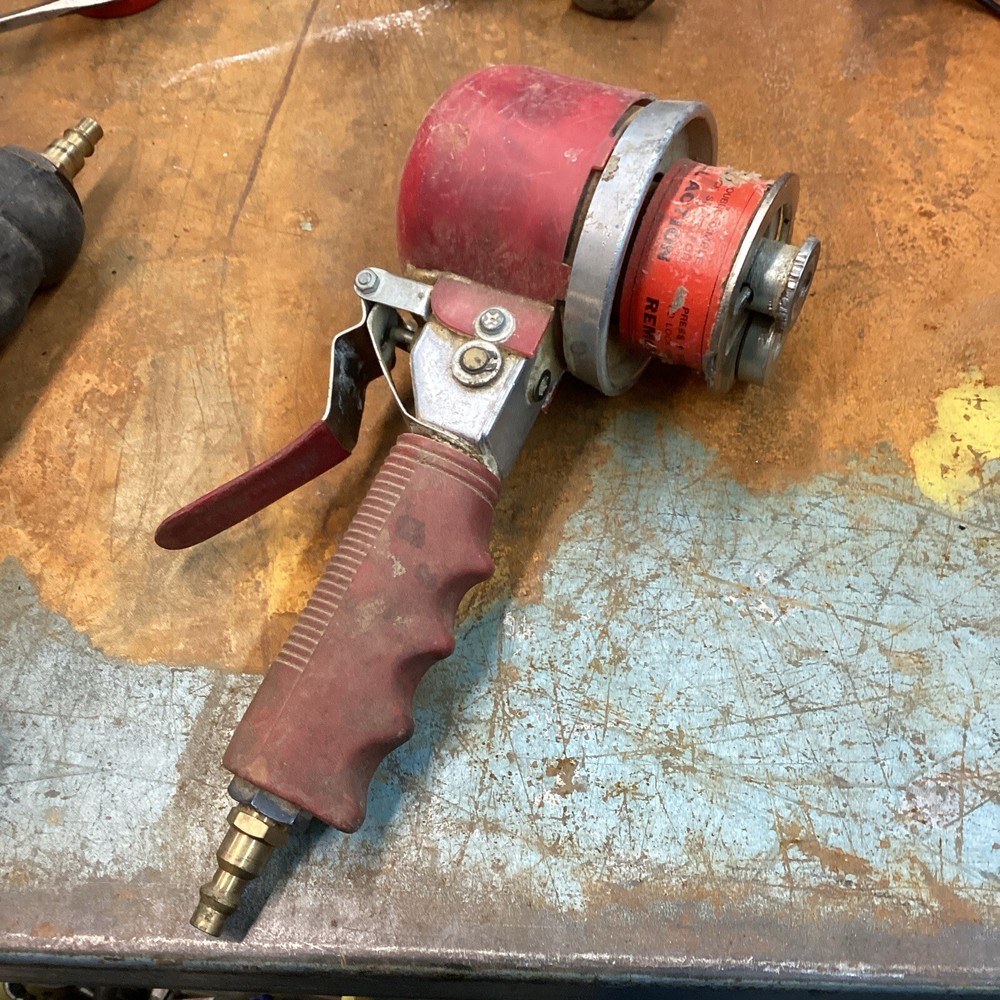 Central Pneumatic Style  6" Dual Action Air Sander TOOL ONLY