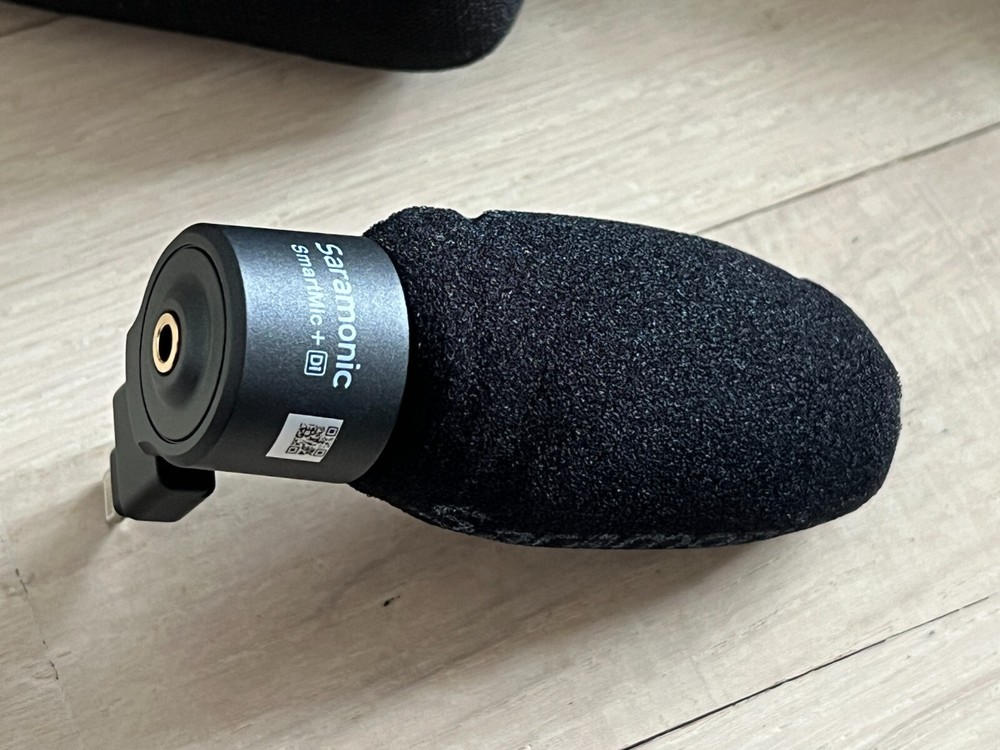 Saramonic Directional Microphone with Lightning Connector, WIndscreen, Bag