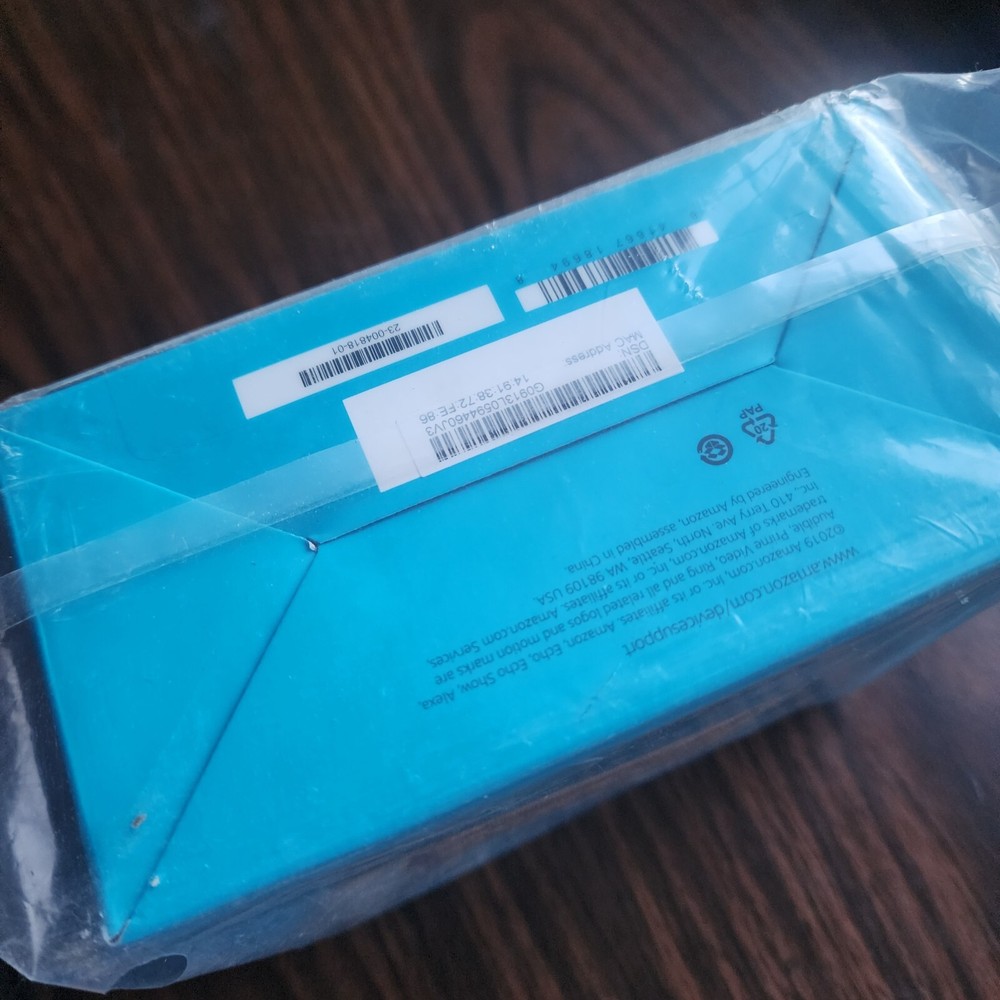 New Amazon Echoshow 5 - Compact 5.5" Screen WHITE