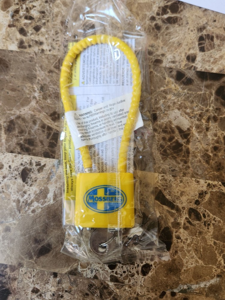 Mossberg Gun Safety Loop cable Yellow Lock New with 2 keys