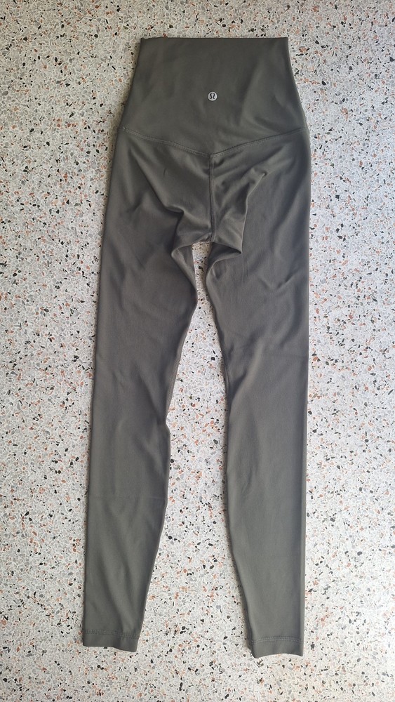 Lululemon Align Super High-Rise Pant 28" in Size 2