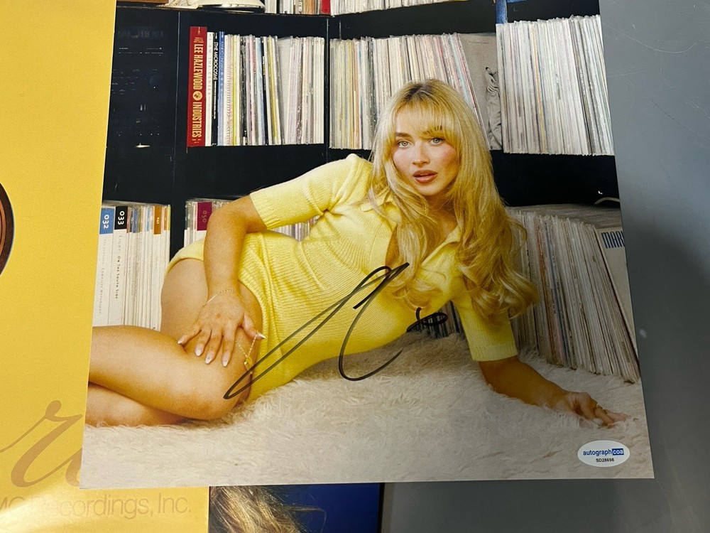 Sabrina Carpenter Short n’ Sweet w/ SIGNED INSERT  ACOA CERTIFIED