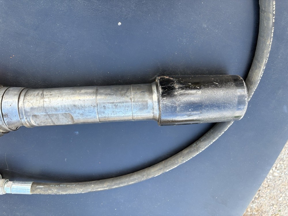 pneumatic rivet buster Model 133 W/hose Untested