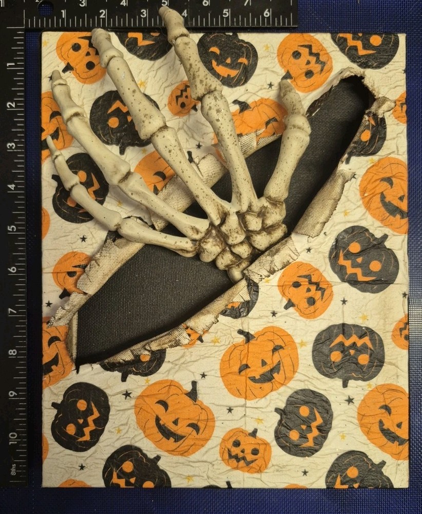 Halloween decorations 3D Skeleton Hand Tear Though Wall Hanging