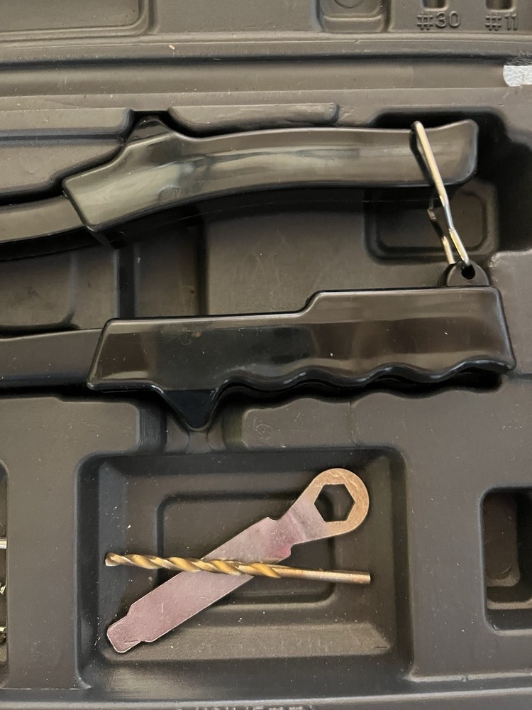 Rivet Assortment Set (opened) & Rivet Tool In Case