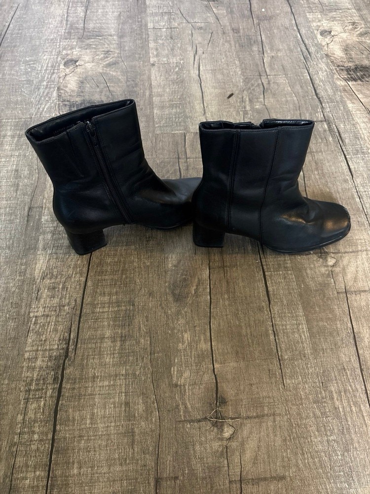 Women’s black boots
