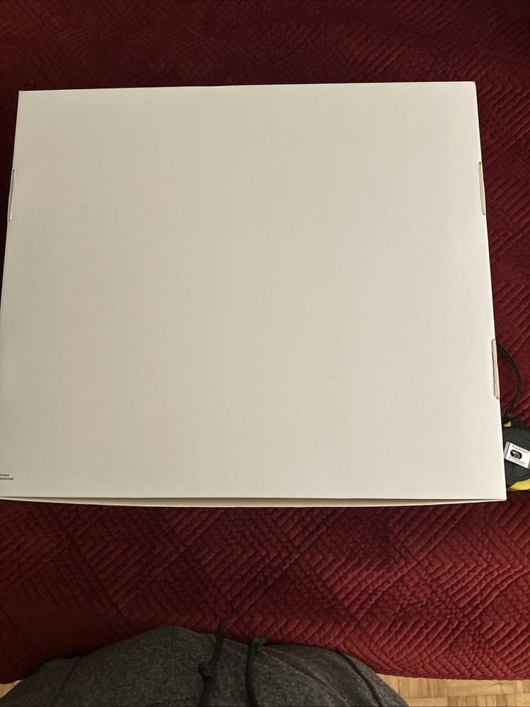 A Large Aritzia Empty Gift Box(non Magnetic) 18x16x6”