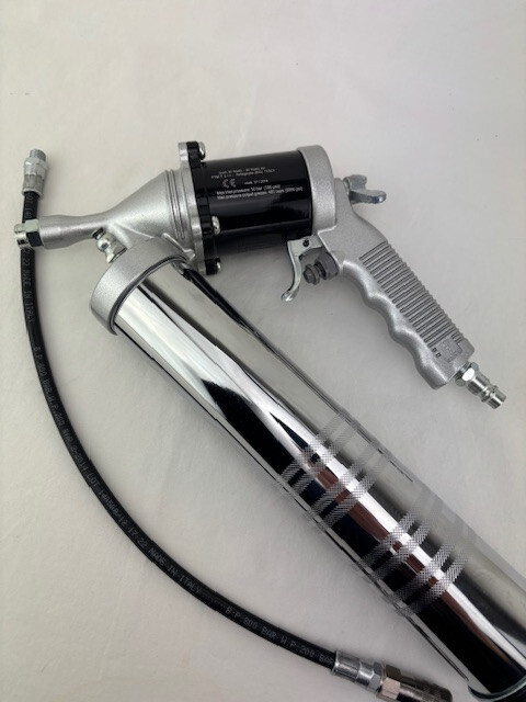 Pneumatic grease gun