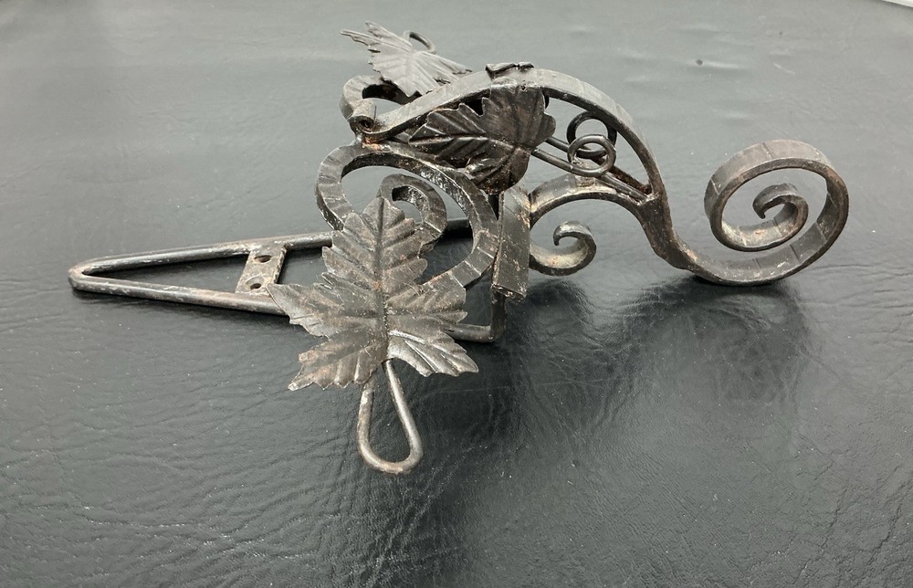 Iron Scroll Grape Leaf Wall Mounted Plate Frame Magazine Letter Paper Holder