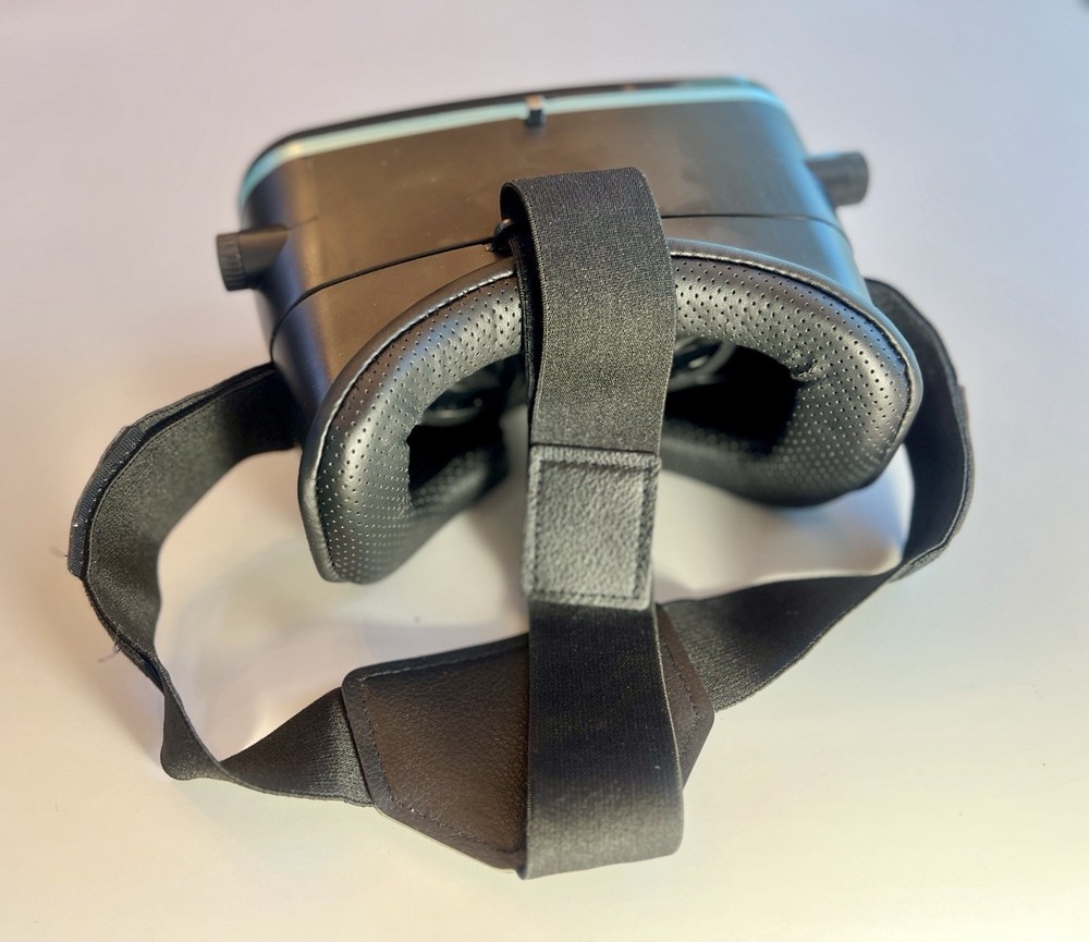 EMERGE UTOPIA 360 Virtual Reality 3D VR Headset W. Wireless Controller USED