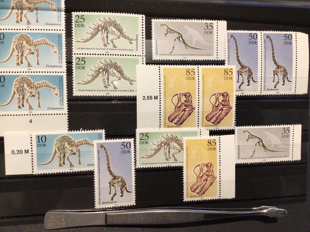 Dinosaur prehistoric skeletons mint never hinged stamps Ref 60849