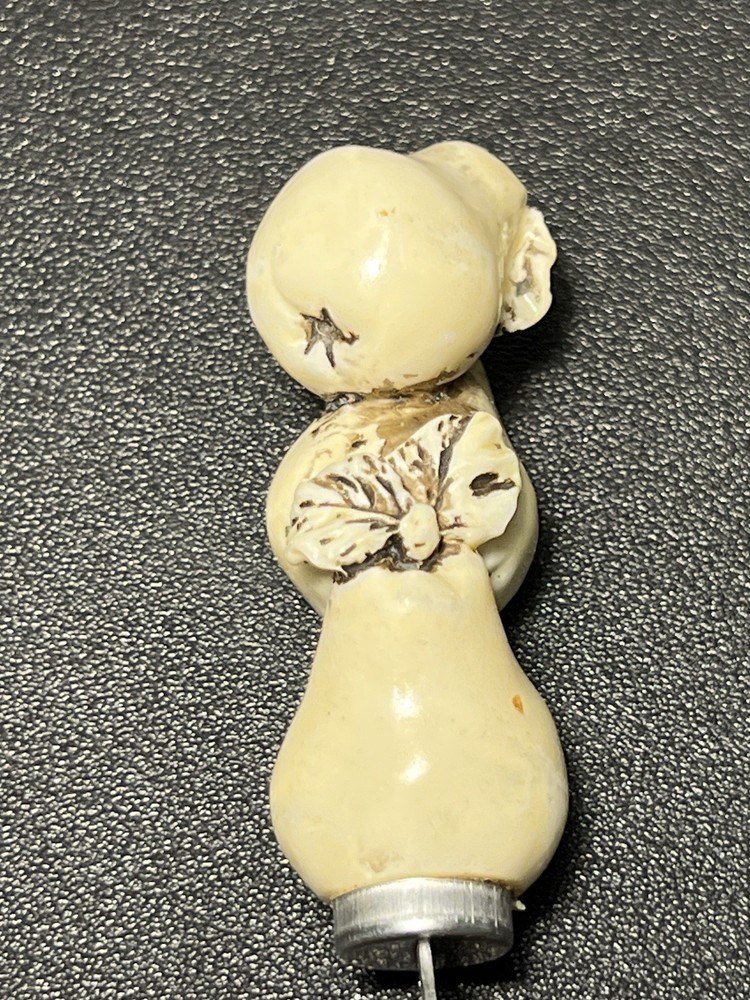Boston Warehouse 1990s Pear Cluster Resin Handle Spreader, 5”