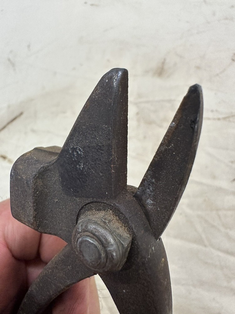 Vintage Iron Tin Snips/Muli-metal Working Tool