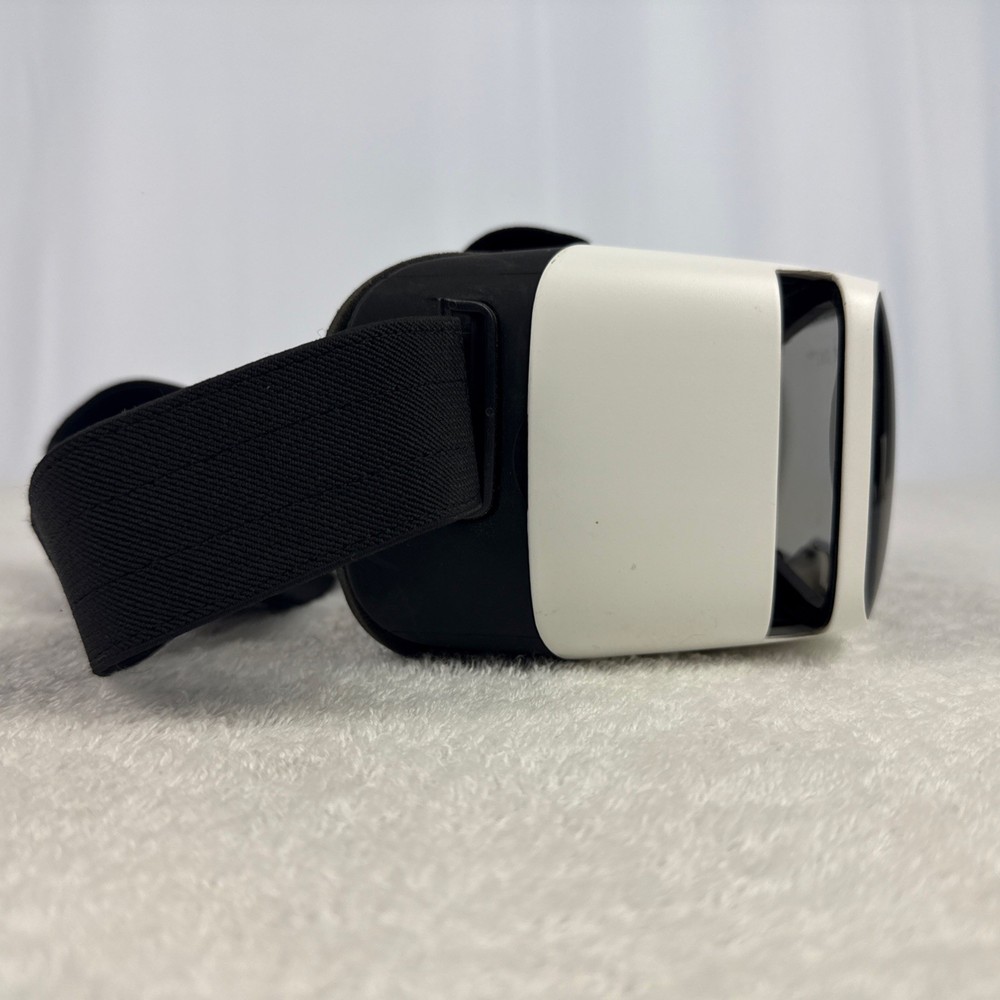 Zeiss VR One Plus Headset Virtual Reality iPhone Android Smartphone ($129 Value)